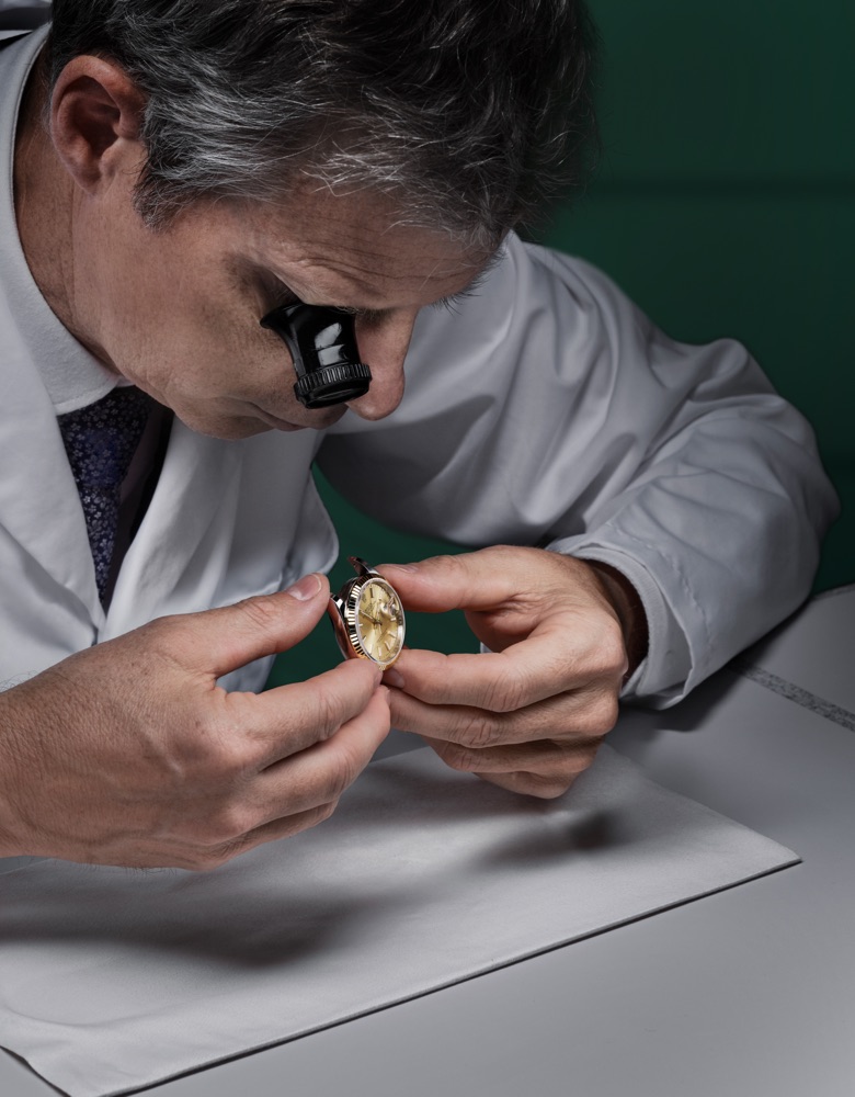 The Rolex servicing procedure step