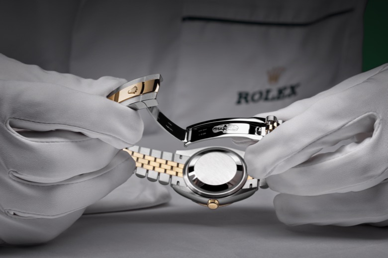 The Rolex servicing procedure step